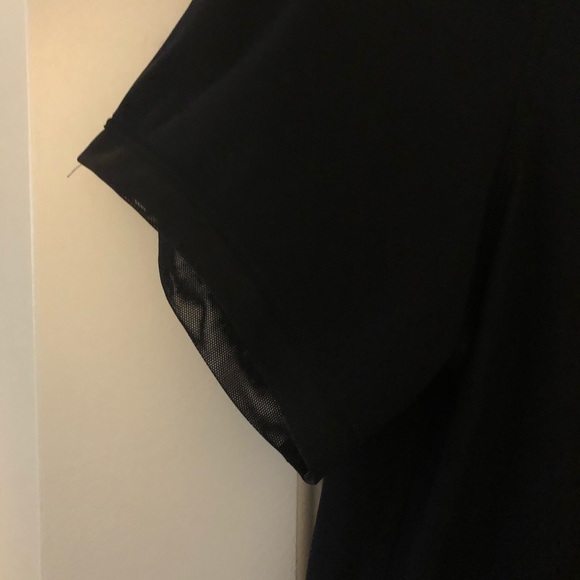 Lululemon black t-shirt - Picture 3 of 5